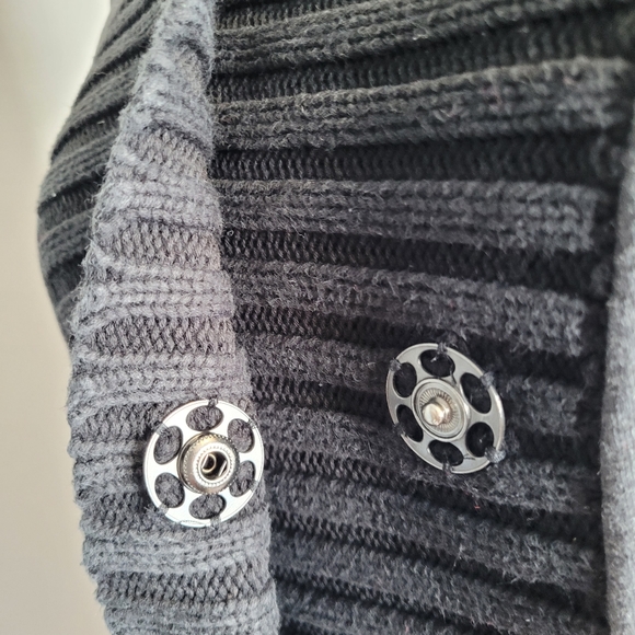 Lululemon Bliss Break Wrap, GUC, Size 2 - Picture 8 of 9